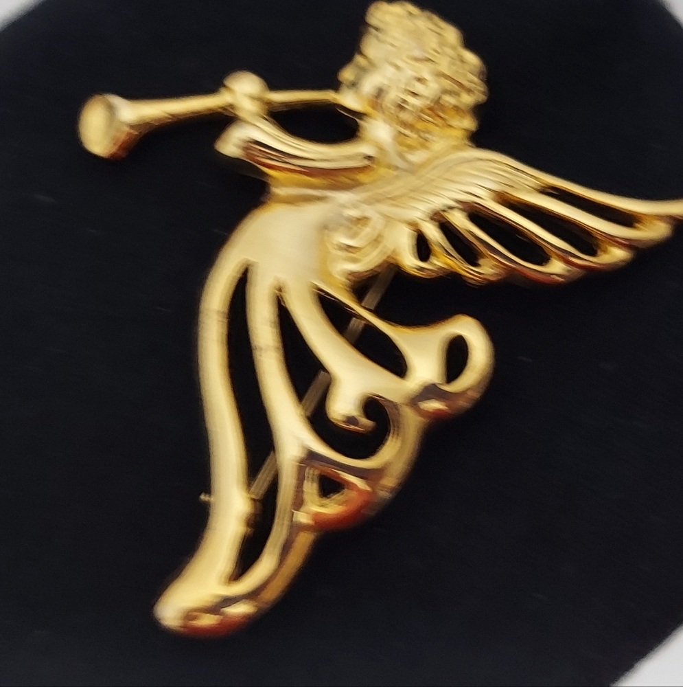 Gold Tone Hearld Angel Brooch Pin 3  1/2"